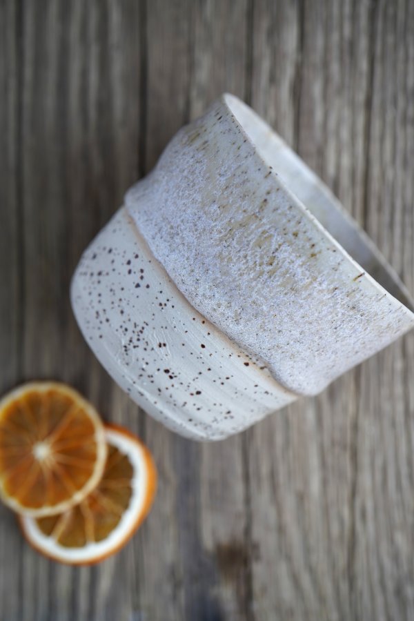 Keramik Kaffee Becher handgetöpfert - Beigranit mit Sprengeln